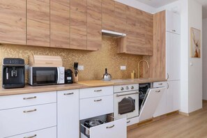 Fridge, microwave, oven, stovetop