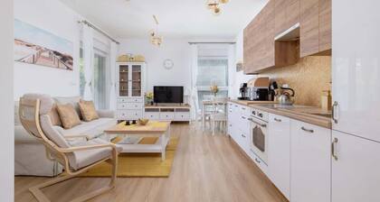 Modern Apartment for 6 People | Parking, Garden with a Terrace, Bicycles
