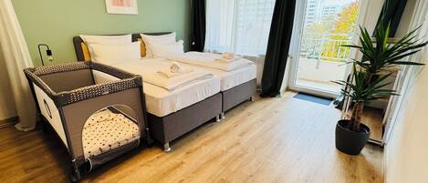 3 chambres, bureau, Wi-Fi gratuit, draps fournis