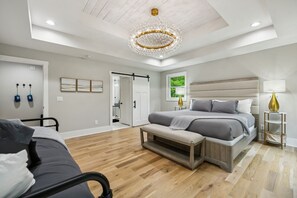 5 bedrooms, desk, iron/ironing board, free WiFi