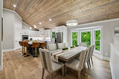 Stunning Private Retreat 25mins North of Nashville