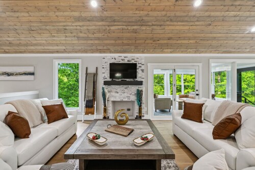 Stunning Private Retreat 25mins North of Nashville