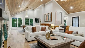 Smart TV, fireplace, video games, table tennis