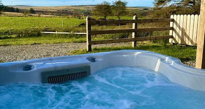 Forest View Cottage - Private Hot Tub