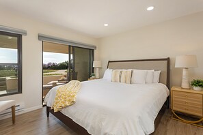 2 bedrooms, free WiFi, bed sheets - Tide and True - Oceanfront, Remodeled, Beach, Pool (Solana Beach)
