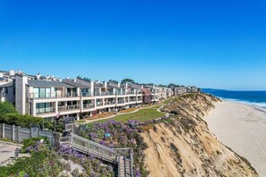 On the beach - Tide and True - Oceanfront, Remodeled, Beach, Pool (Solana Beach)