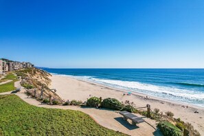 On the beach - Tide and True - Oceanfront, Remodeled, Beach, Pool (Solana Beach)