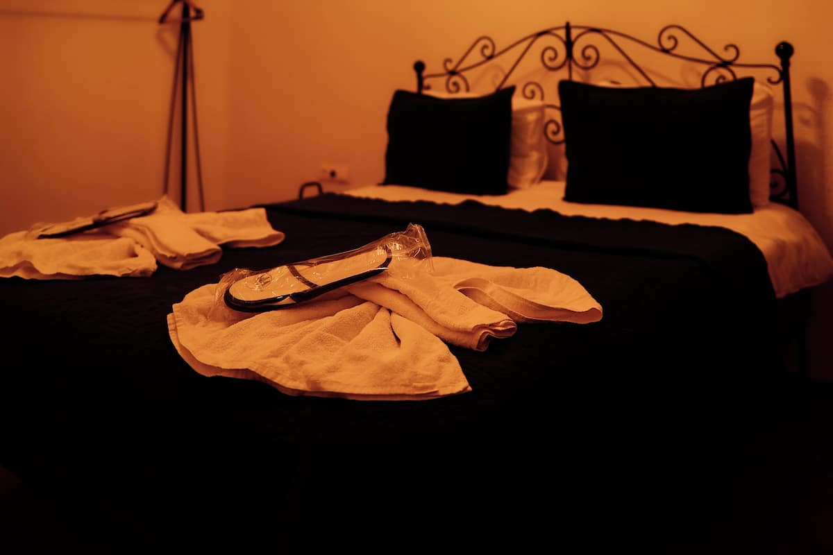 Comfort Triple Room With Balcony | Una cassaforte in camera, con stile personalizzato