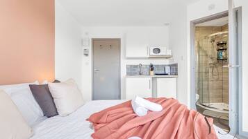 Shower, hair dryer, towels