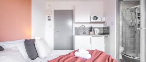 1 bedroom, iron/ironing board, WiFi, bed sheets