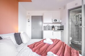 1 chambre, fer et planche Ă repasser, Wi-Fi, draps fournis