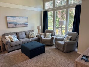 Smart TV, books - Egret’s Pointe Townhouse Sleeps 9 Amenities & POOLS included. GOLF CART (Edisto Island)