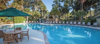 Egret’s Pointe Townhouse Sleeps 9 Amenities & POOLS included. GOLF CART