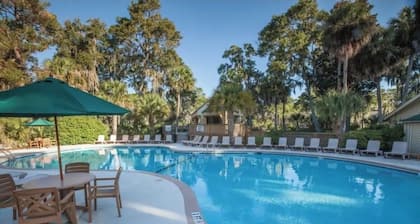 Egret’s Pointe Townhouse Sleeps 9 Amenities & POOLS included. GOLF CART