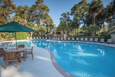 Egret’s Pointe Townhouse Sleeps 9 Amenities & POOLS included. GOLF CART