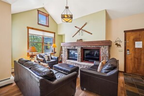 Télévision, cheminée