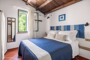 2 Schlafzimmer, Schreibtisch, Bügeleisen/Bügelbrett, Reisekinderbett