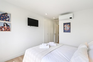 4 bedrooms, iron/ironing board, Internet, bed sheets