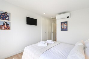 4 bedrooms, iron/ironing board, Internet, bed sheets
