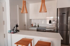 Réfrigérateur, micro-ondes, four, lave-vaisselle