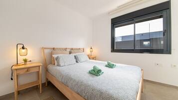 3 slaapkamers, een bureau, een strijkplank/strijkijzer, gratis wifi