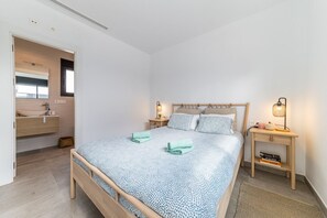 3 Schlafzimmer, Schreibtisch, Bügeleisen/Bügelbrett, kostenloses WLAN
