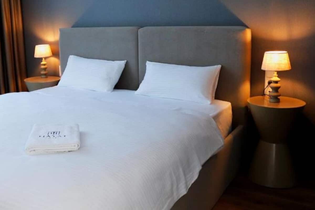 Basic Double Room, Non Smoking | 1 bedroom, hypo-allergenic bedding, soundproofing, iron/ironing board