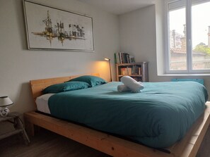 2 bedrooms, desk, iron/ironing board, WiFi - Le Grenier à Sel, Chaleureux 2 Chambres, 6pl, Centre Gare (Reims)