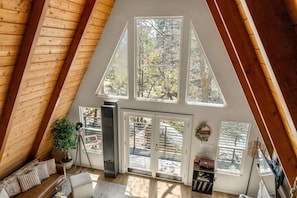 Smart TV, fireplace, books, stereo