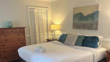 2 slaapkamers, een strijkplank/strijkijzer, reisbedje, wifi