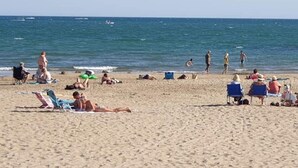 A beach with people sunbathing and swimming. - 3 bedroom private vacation home in agde (Agde)