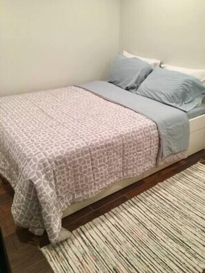 1 bedroom, desk, iron/ironing board, WiFi