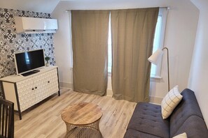 テレビ、書斎 / ワークスペース