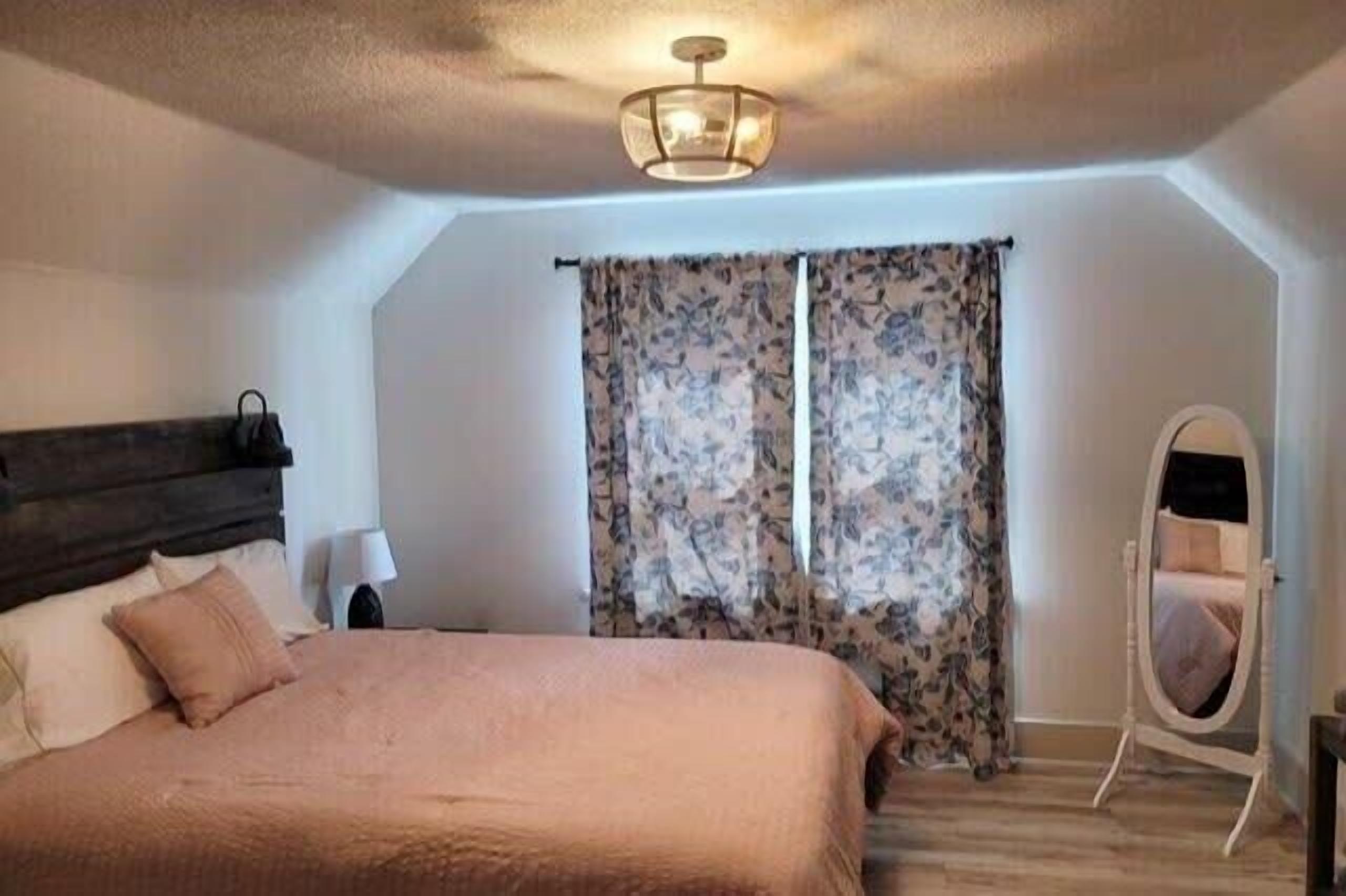 1 sovrum, skrivbord, strykjärn/strykbräda och wi-fi