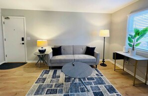 TV - Steps From UNMC, Dining, Explore Midtown (Omaha)