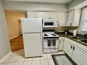 Fridge, microwave, oven, stovetop - Steps From UNMC, Dining, Explore Midtown (Omaha)