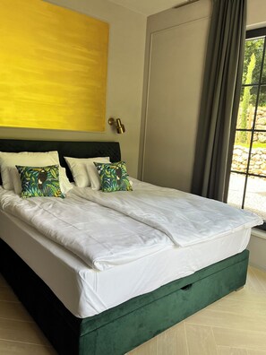 4 camere, una scrivania, ferro/asse da stiro, culla da viaggio