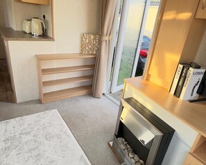 2 bedrooms, iron/ironing board, free WiFi, bed sheets - Impeccable 2-bed Static Caravan in Morecambe (Morecambe)