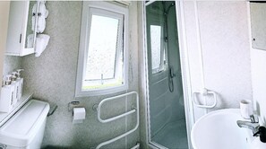 Cabin | Bathroom | Shower, towels