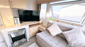 2 bedrooms, iron/ironing board, free WiFi, bed sheets - Impeccable 2-bed Static Caravan in Morecambe (Morecambe)