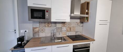 Fridge, microwave, oven, cookware/dishes/utensils