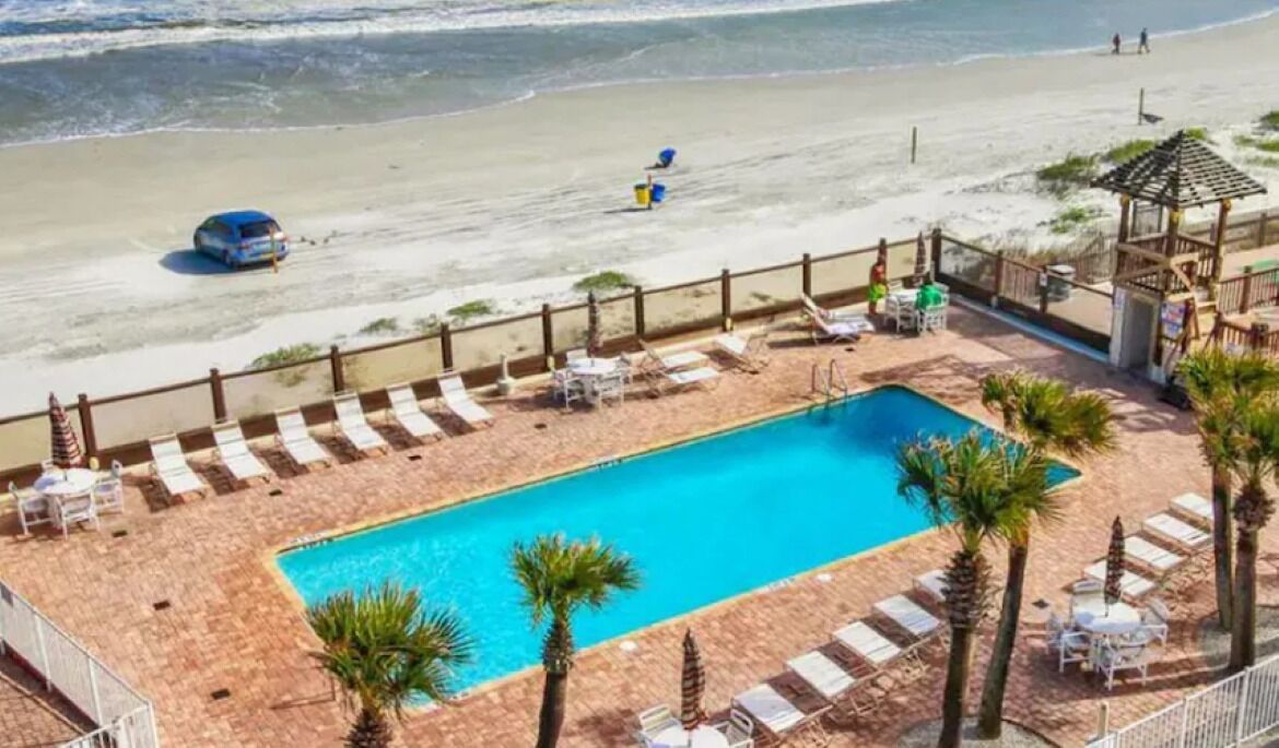 No Shoes? No Shirt? No Problem! Queen studio steps away from Daytona Beach! 