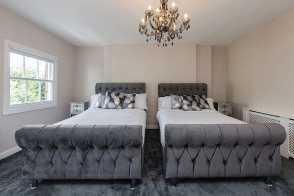 5 bedrooms - Elegant Georgian Listed Townhouse *City Centre* (Liverpool)