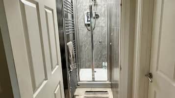 Cabin | Bathroom | Shower, hair dryer, towels