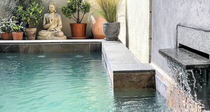 VILLA PITA, SWIMMING POOL IN THE HEART OF LES GOUDES.