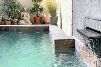 VILLA PITA, SWIMMING POOL IN THE HEART OF LES GOUDES.