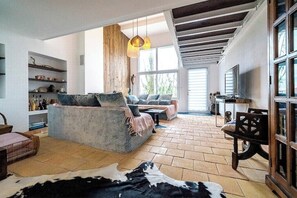 Living area - VILLA PITA, SWIMMING POOL IN THE HEART OF LES GOUDES. (Marseille)