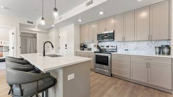 Fridge, microwave, oven, stovetop
