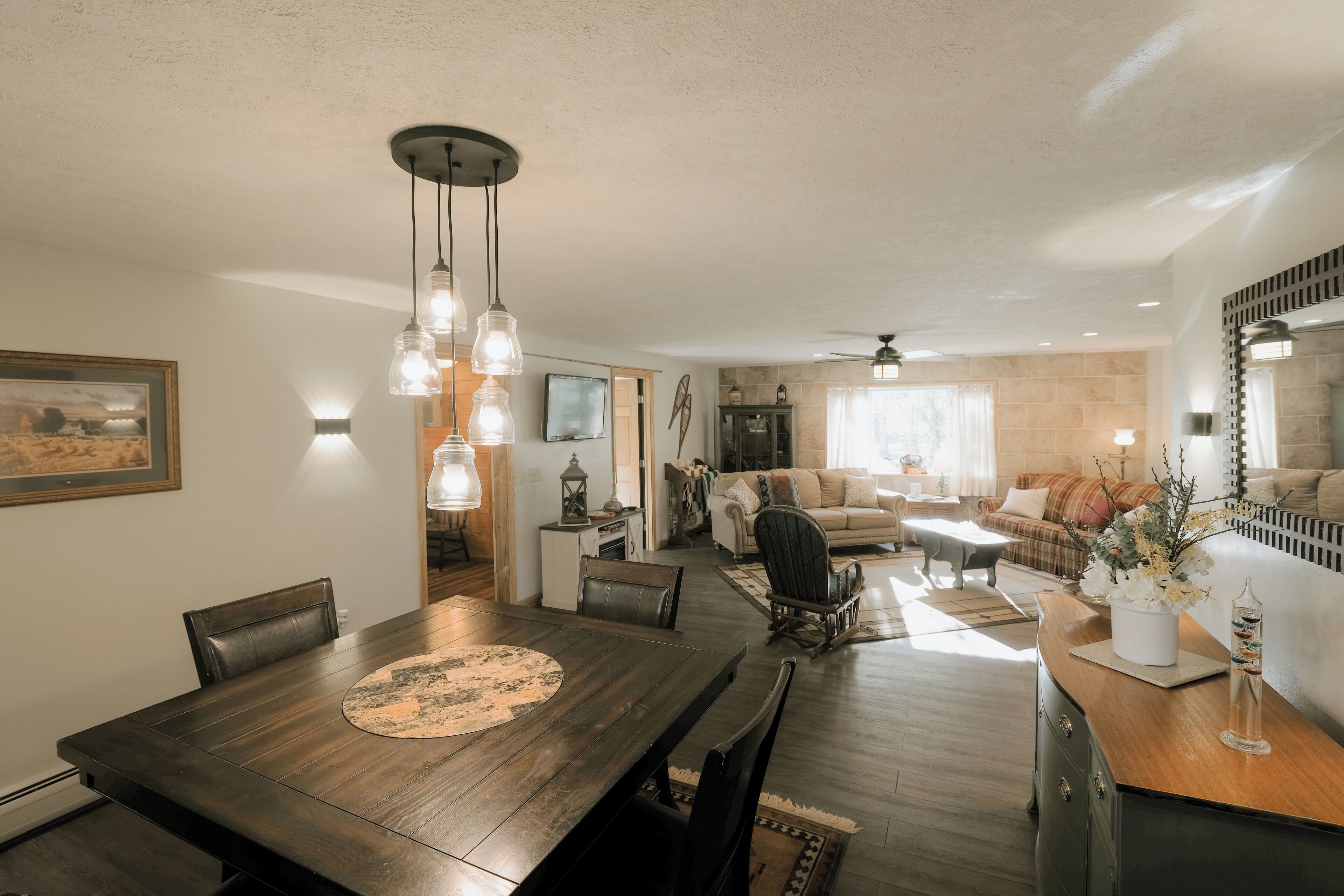 Cozy Guesthouse, Quiet Rural Road, 1 Level, on the edge of State Game Lands 291!