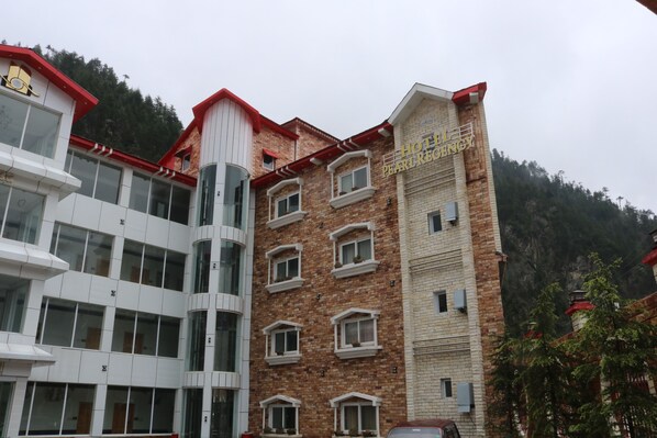 Mặt tiền nơi lưu trú